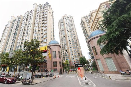 城东新城锦绣4房精装，有赠送，采光无敌，学区房，随时看。